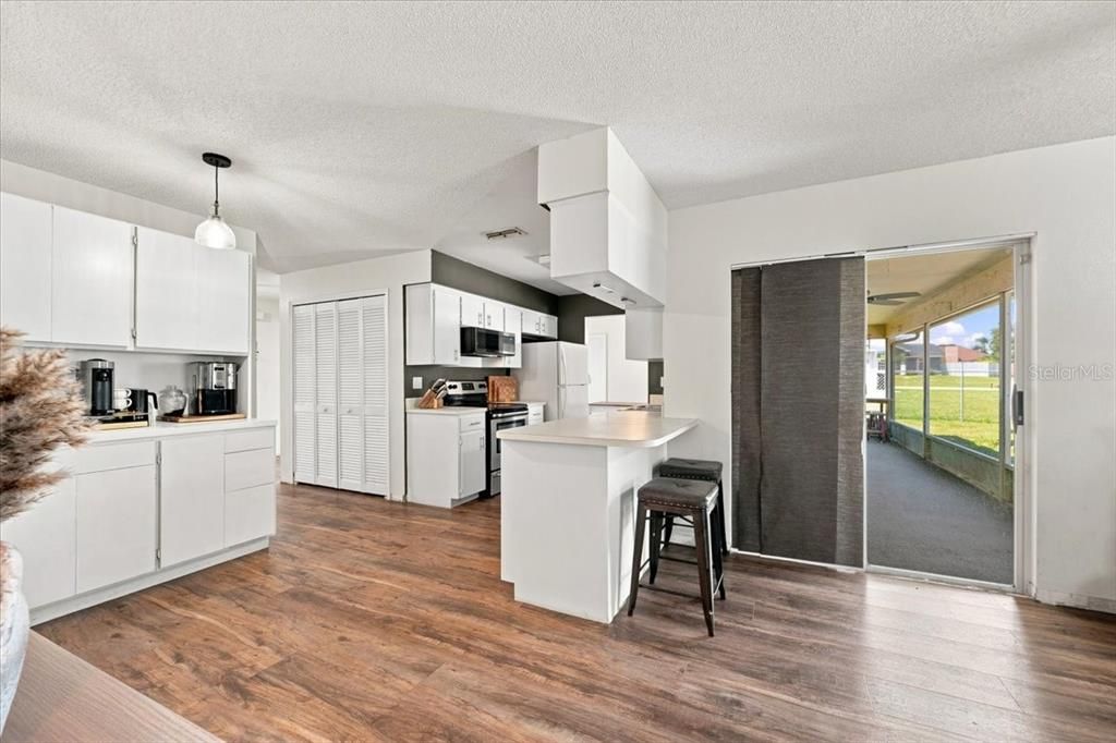 For Sale: $325,000 (3 beds, 2 baths, 1450 Square Feet)