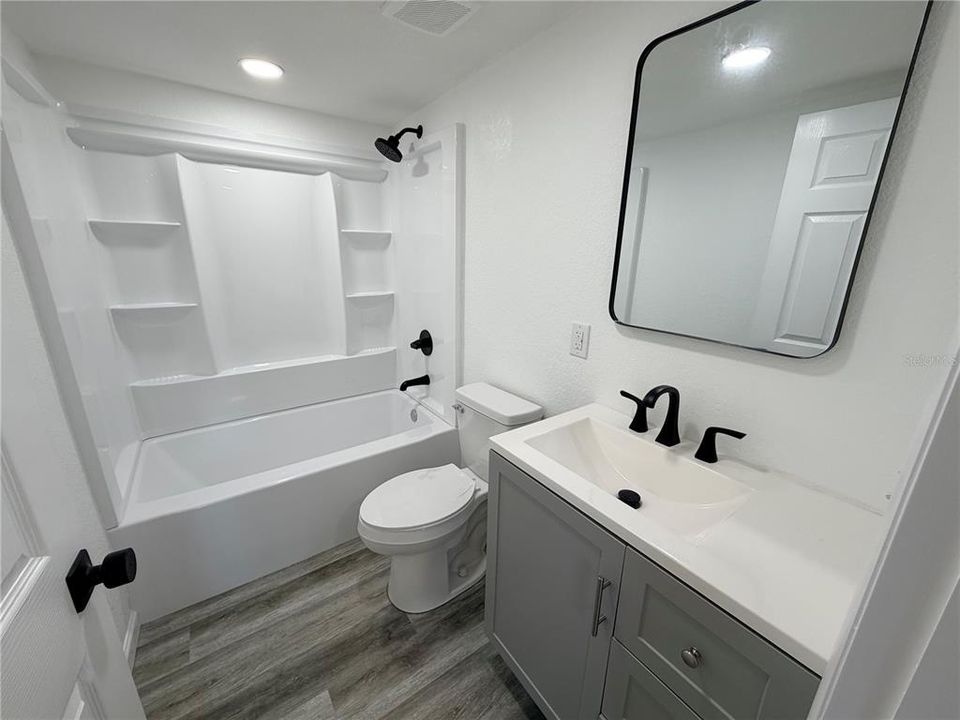 Activo con contrato: $250,000 (3 camas, 2 baños, 924 Pies cuadrados)