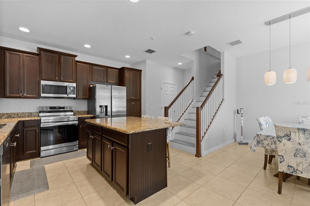 В аренду: $2,495 (3 спален, 2 ванн, 1731 Квадратных фут)