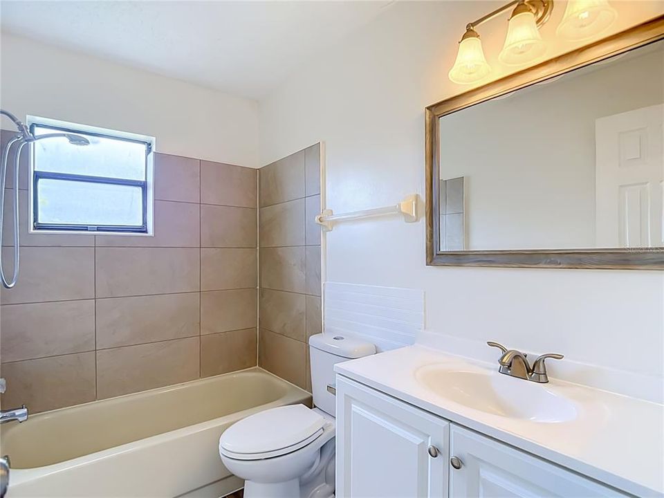 En Venta: $224,900 (2 camas, 2 baños, 1384 Pies cuadrados)