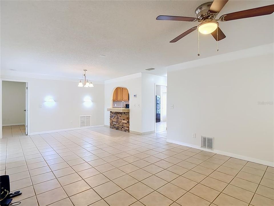 En Venta: $224,900 (2 camas, 2 baños, 1384 Pies cuadrados)