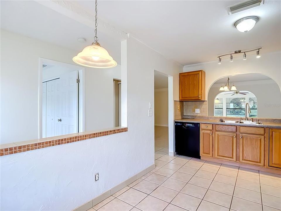 En Venta: $224,900 (2 camas, 2 baños, 1384 Pies cuadrados)