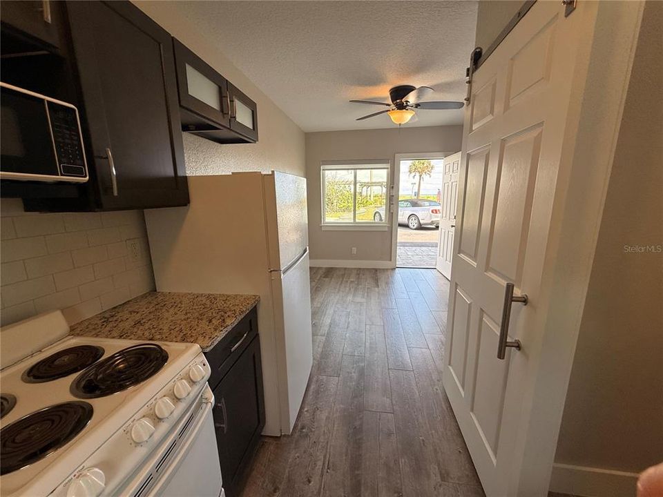 For Rent: $1,000 (1 beds, 1 baths, 231 Square Feet)