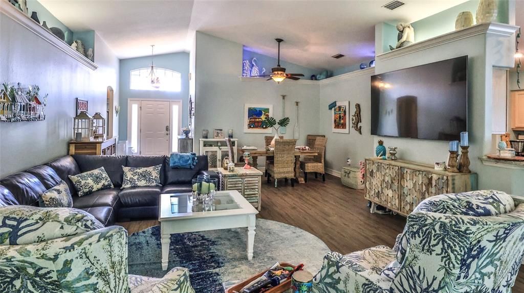 Activo con contrato: $399,000 (3 camas, 2 baños, 2038 Pies cuadrados)