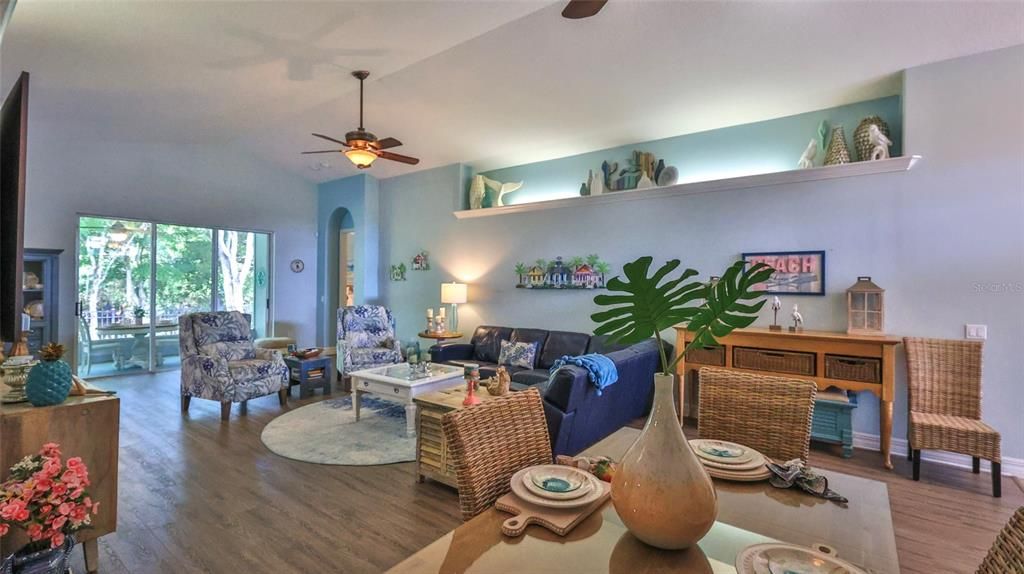Activo con contrato: $399,000 (3 camas, 2 baños, 2038 Pies cuadrados)
