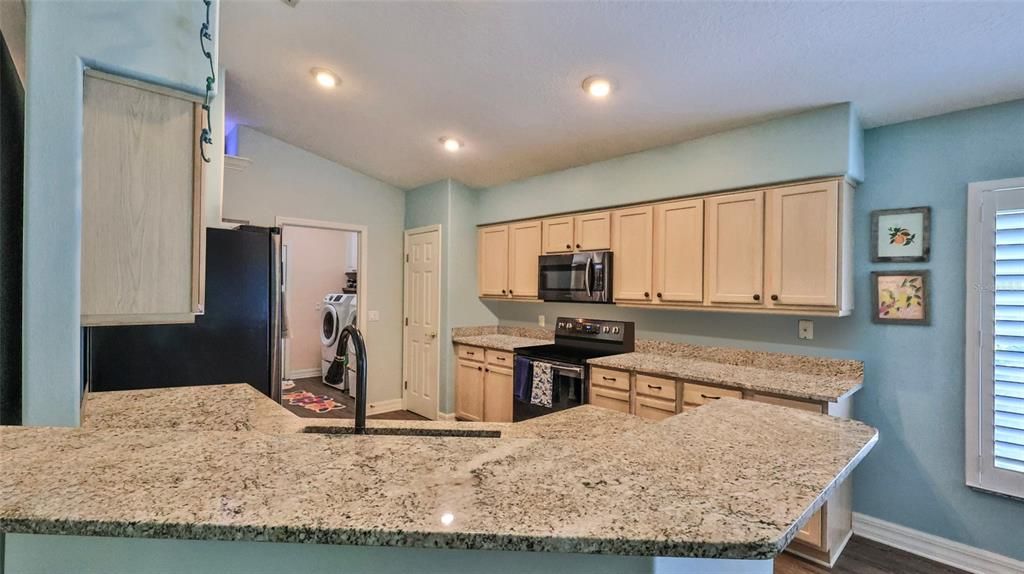 Activo con contrato: $399,000 (3 camas, 2 baños, 2038 Pies cuadrados)