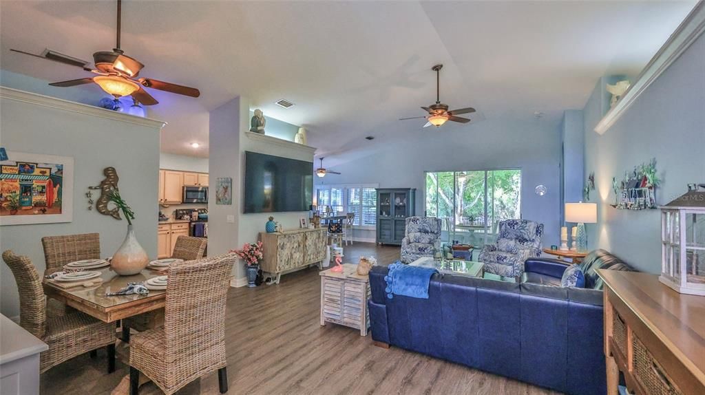 Activo con contrato: $399,000 (3 camas, 2 baños, 2038 Pies cuadrados)