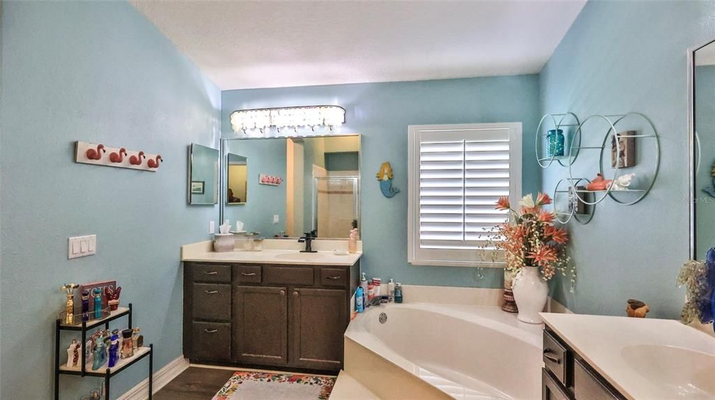 Activo con contrato: $399,000 (3 camas, 2 baños, 2038 Pies cuadrados)