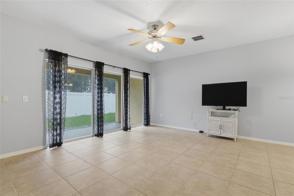 En Venta: $249,900 (2 camas, 2 baños, 1322 Pies cuadrados)