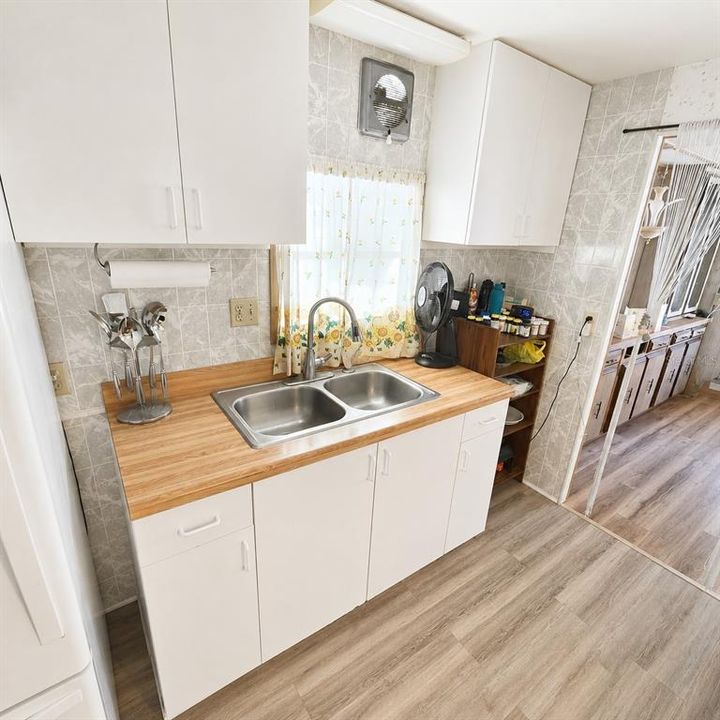 На продажу: $102,000 (2 спален, 2 ванн, 1152 Квадратных фут)