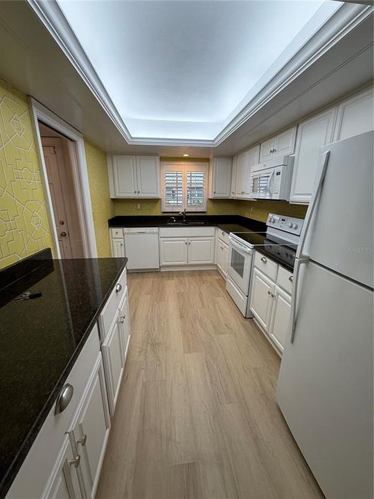 Под контрактом: $234,500 (2 спален, 2 ванн, 1300 Квадратных фут)