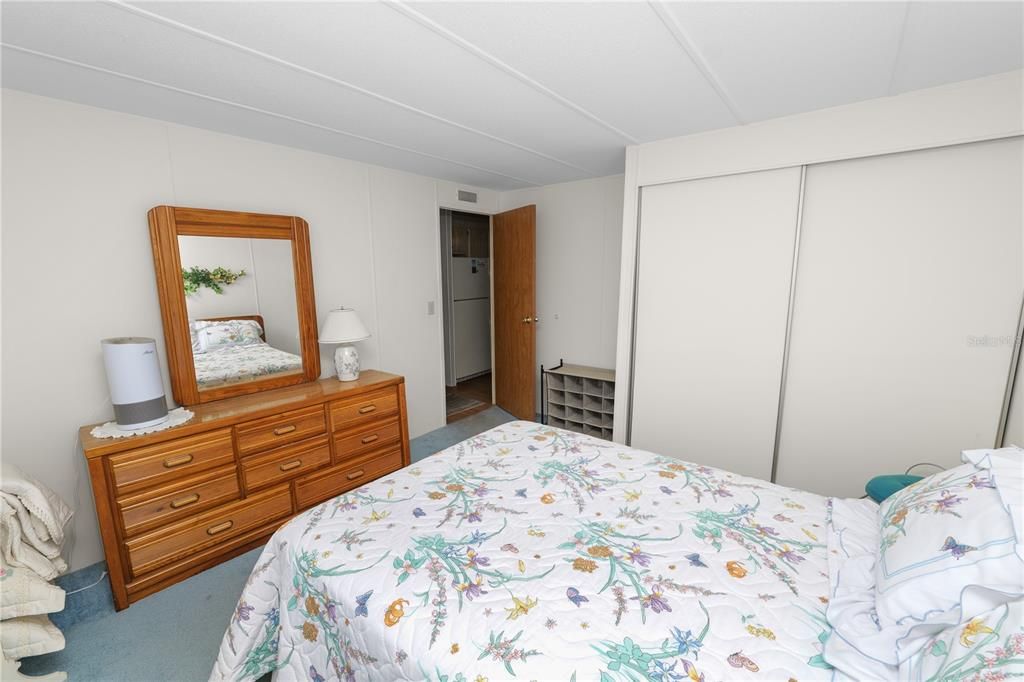 For Sale: $98,900 (2 beds, 2 baths, 1128 Square Feet)
