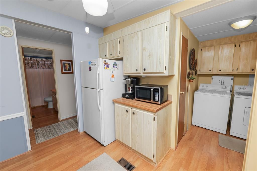 For Sale: $98,900 (2 beds, 2 baths, 1128 Square Feet)