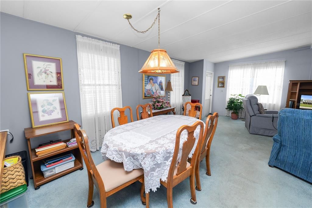For Sale: $98,900 (2 beds, 2 baths, 1128 Square Feet)