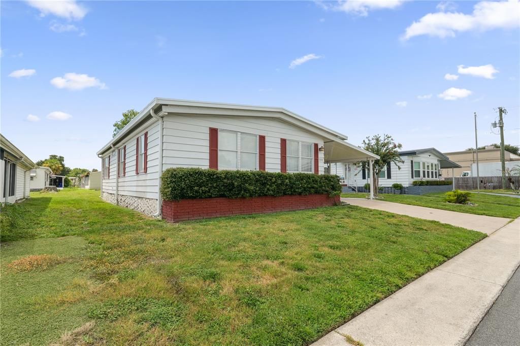 For Sale: $98,900 (2 beds, 2 baths, 1128 Square Feet)