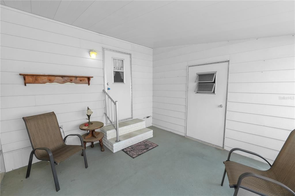 For Sale: $98,900 (2 beds, 2 baths, 1128 Square Feet)