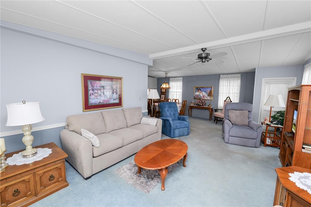 For Sale: $98,900 (2 beds, 2 baths, 1128 Square Feet)