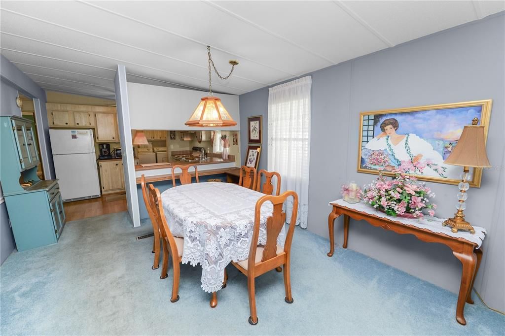 For Sale: $98,900 (2 beds, 2 baths, 1128 Square Feet)
