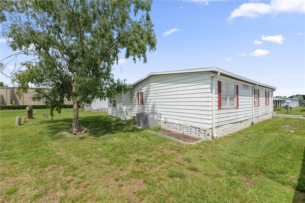 For Sale: $98,900 (2 beds, 2 baths, 1128 Square Feet)