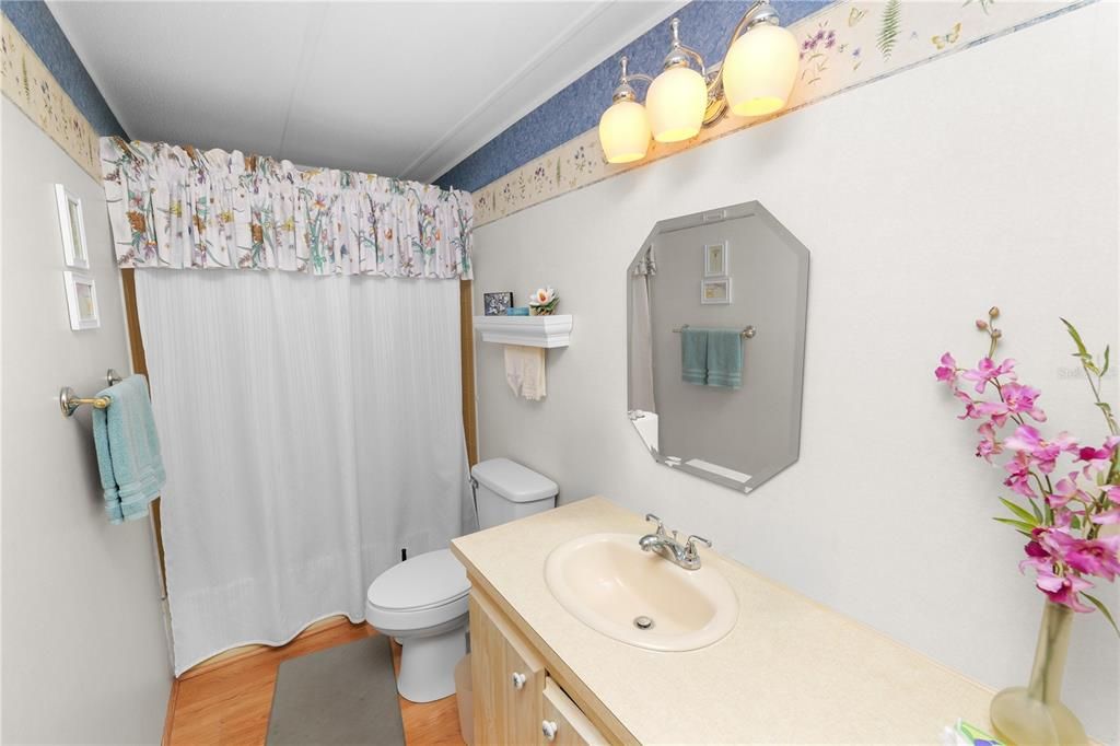 For Sale: $98,900 (2 beds, 2 baths, 1128 Square Feet)
