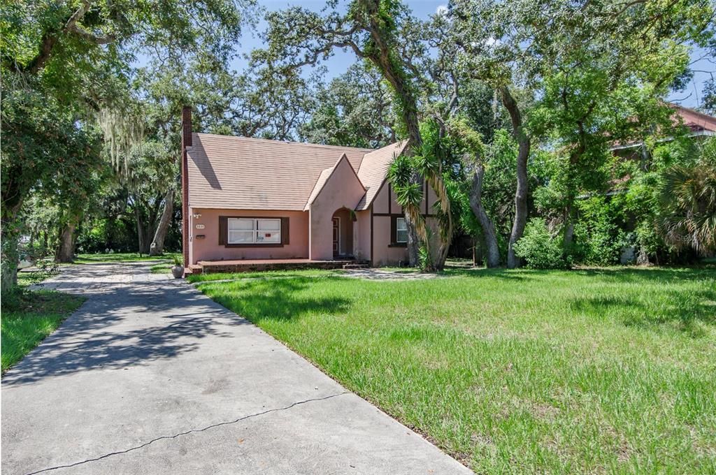 For Sale: $560,000 (3 beds, 3 baths, 1658 Square Feet)