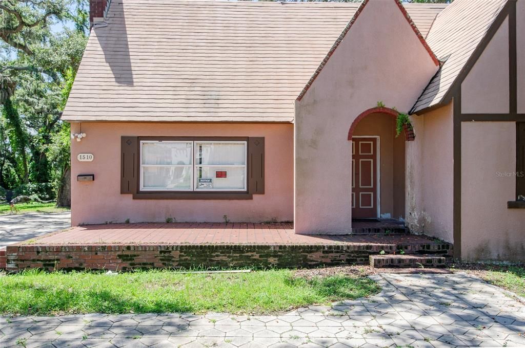 For Sale: $560,000 (3 beds, 3 baths, 1658 Square Feet)