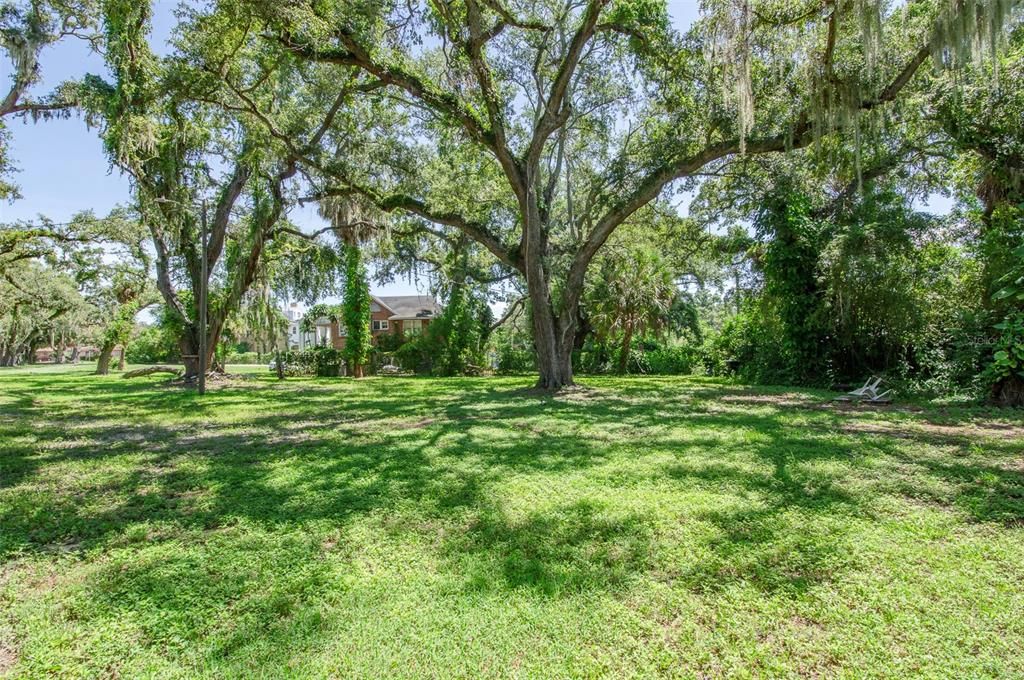 For Sale: $560,000 (3 beds, 3 baths, 1658 Square Feet)