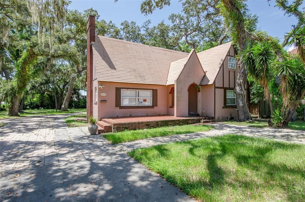 For Sale: $560,000 (3 beds, 3 baths, 1658 Square Feet)