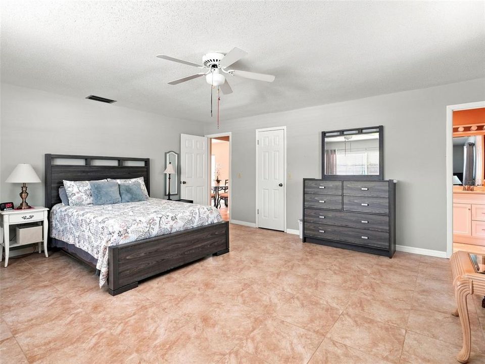 For Sale: $449,000 (3 beds, 3 baths, 1744 Square Feet)