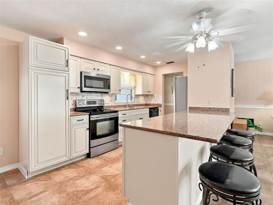 For Sale: $449,000 (3 beds, 3 baths, 1744 Square Feet)