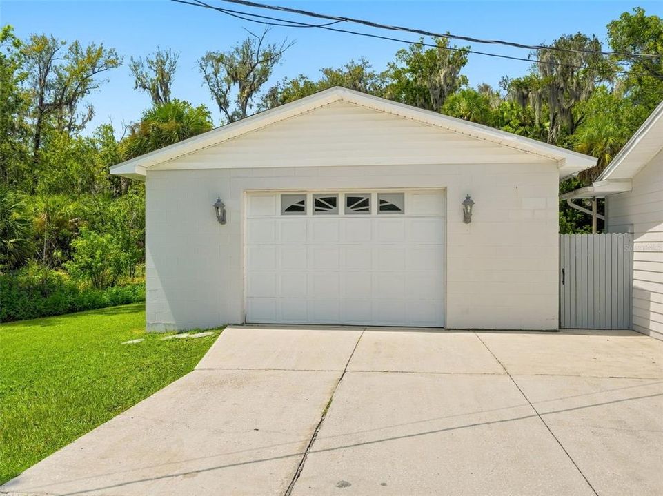 For Sale: $449,000 (3 beds, 3 baths, 1744 Square Feet)