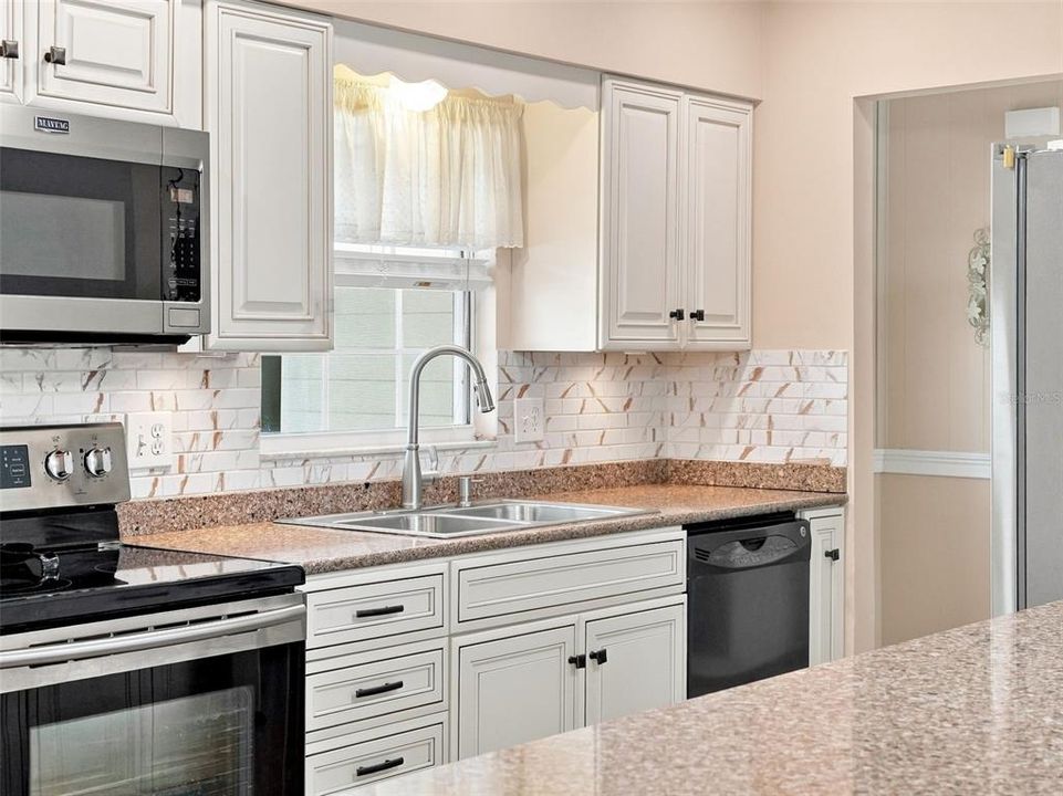 For Sale: $449,000 (3 beds, 3 baths, 1744 Square Feet)