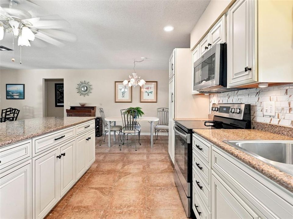 For Sale: $449,000 (3 beds, 3 baths, 1744 Square Feet)