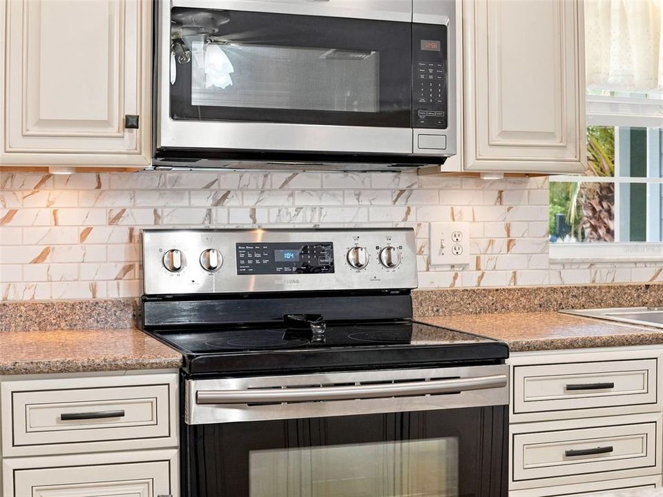 For Sale: $449,000 (3 beds, 3 baths, 1744 Square Feet)