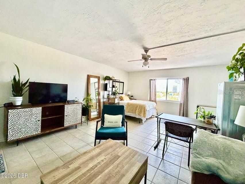 На продажу: $93,900 (1 спален, 1 ванн, 415 Квадратных фут)