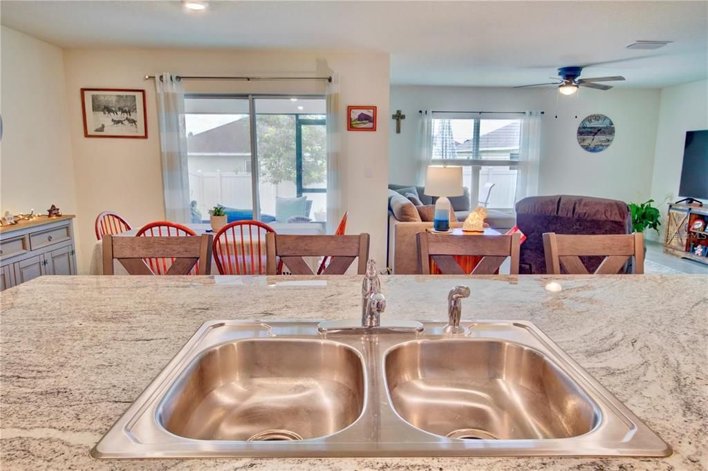 En Venta: $327,500 (4 camas, 2 baños, 1867 Pies cuadrados)