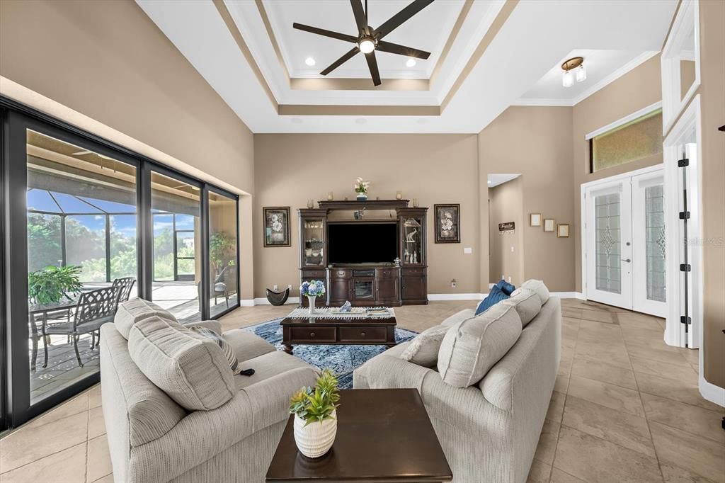 En Venta: $749,000 (3 camas, 2 baños, 2083 Pies cuadrados)