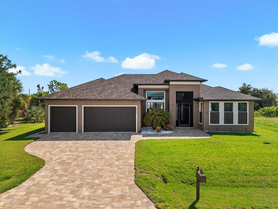 En Venta: $749,000 (3 camas, 2 baños, 2083 Pies cuadrados)