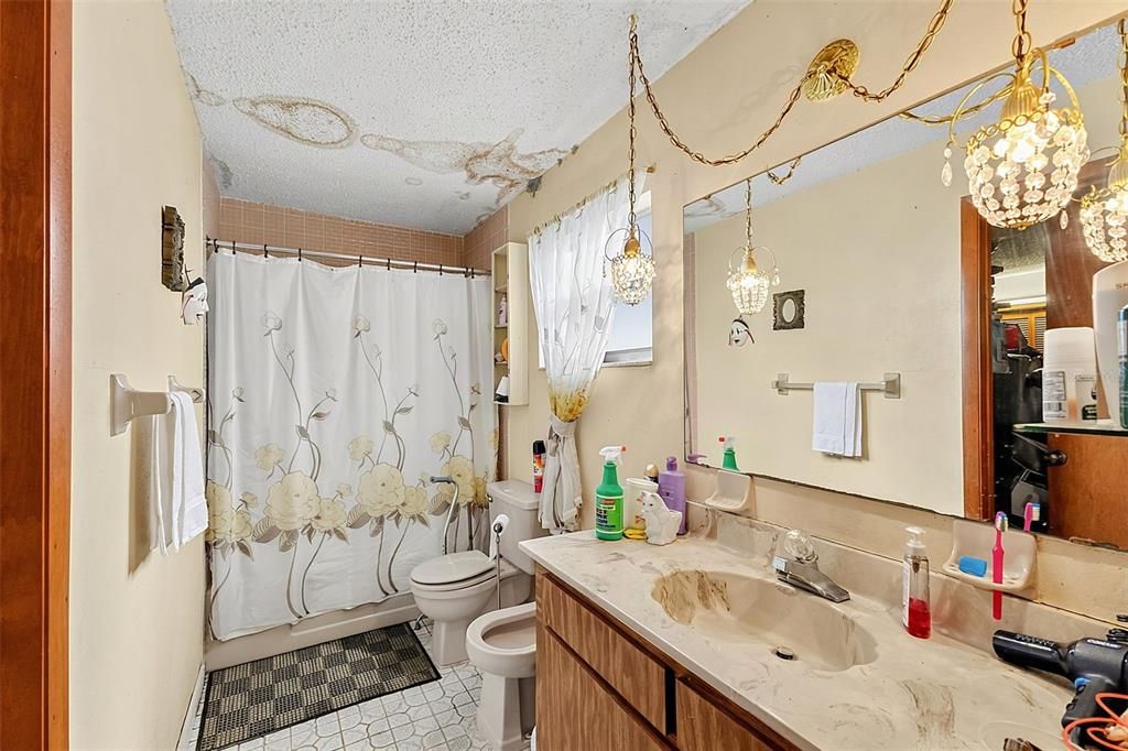 На продажу: $369,990 (4 спален, 3 ванн, 1823 Квадратных фут)