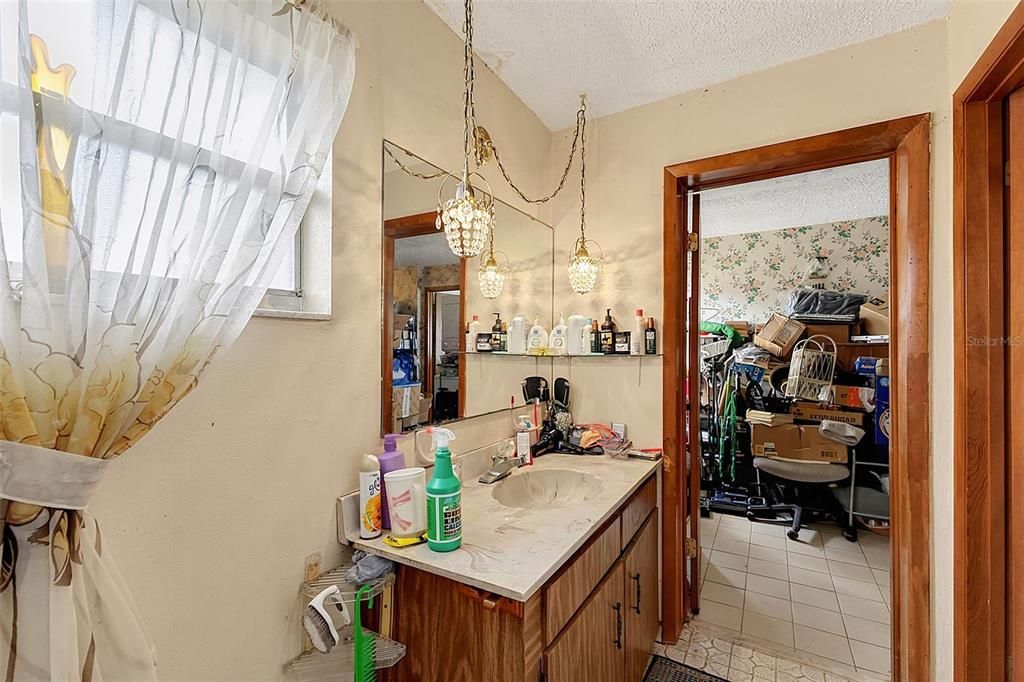 На продажу: $369,990 (4 спален, 3 ванн, 1823 Квадратных фут)
