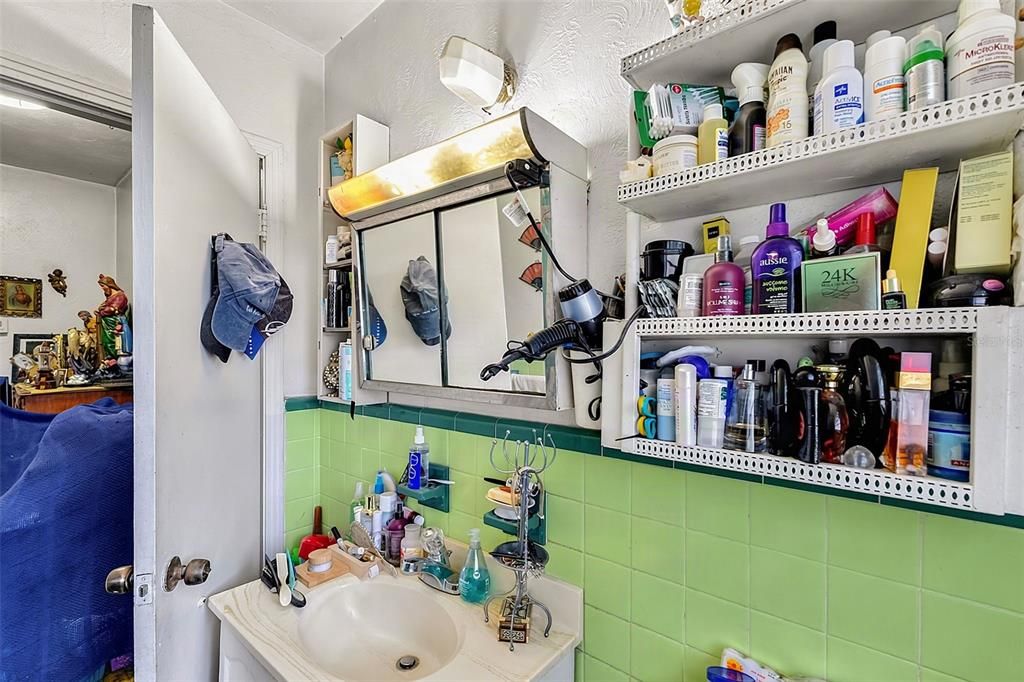На продажу: $369,990 (4 спален, 3 ванн, 1823 Квадратных фут)