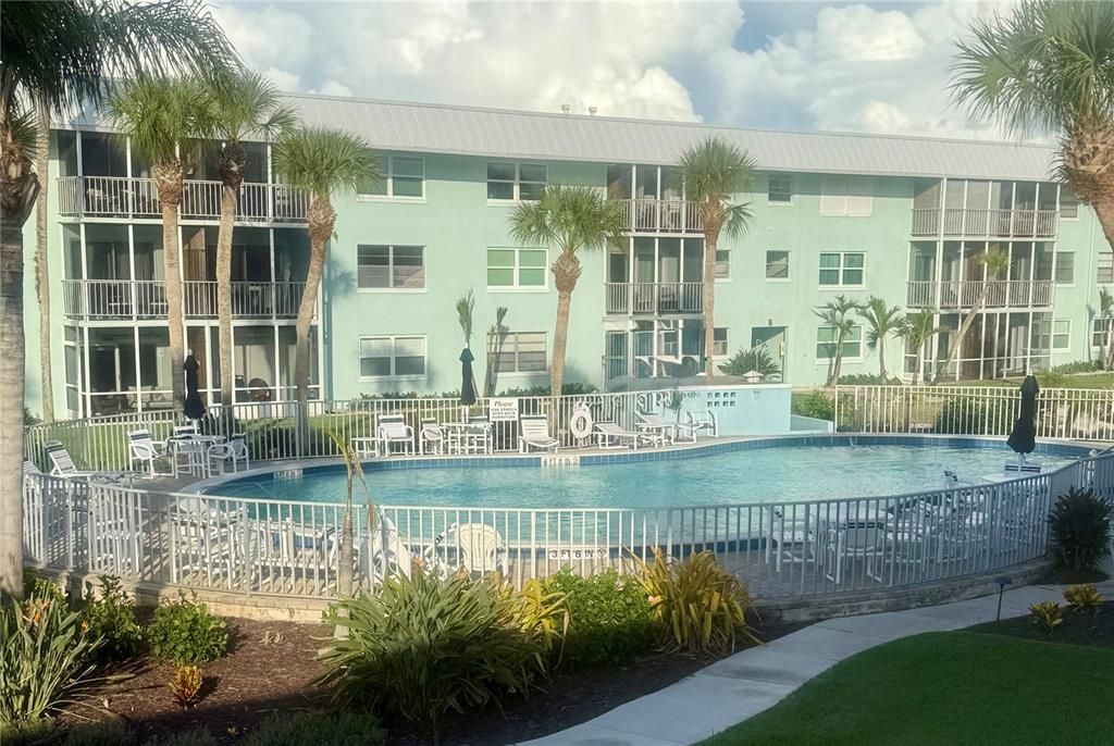 For Rent: $3,000 (2 beds, 2 baths, 958 Square Feet)