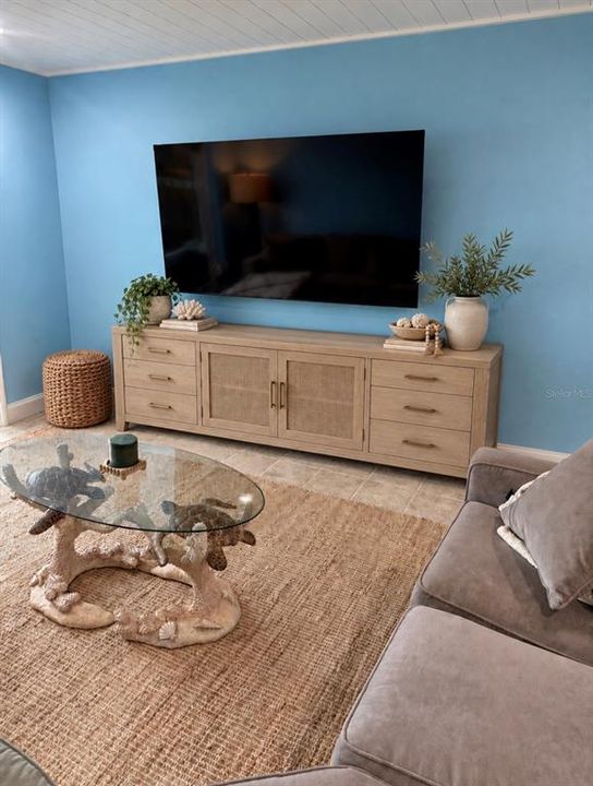 For Rent: $3,000 (2 beds, 2 baths, 958 Square Feet)