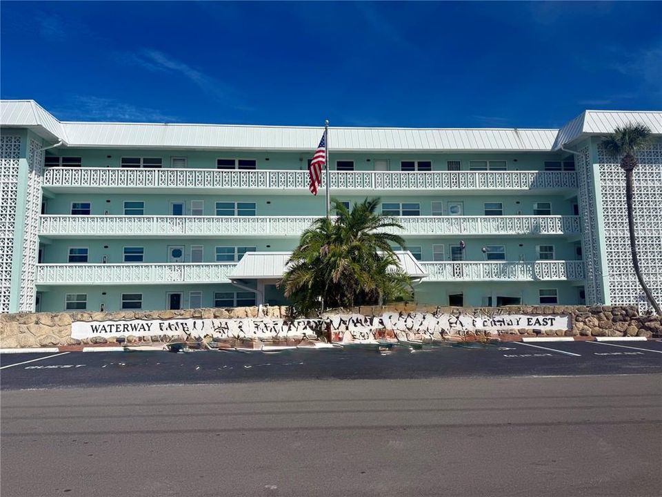 For Rent: $3,000 (2 beds, 2 baths, 958 Square Feet)