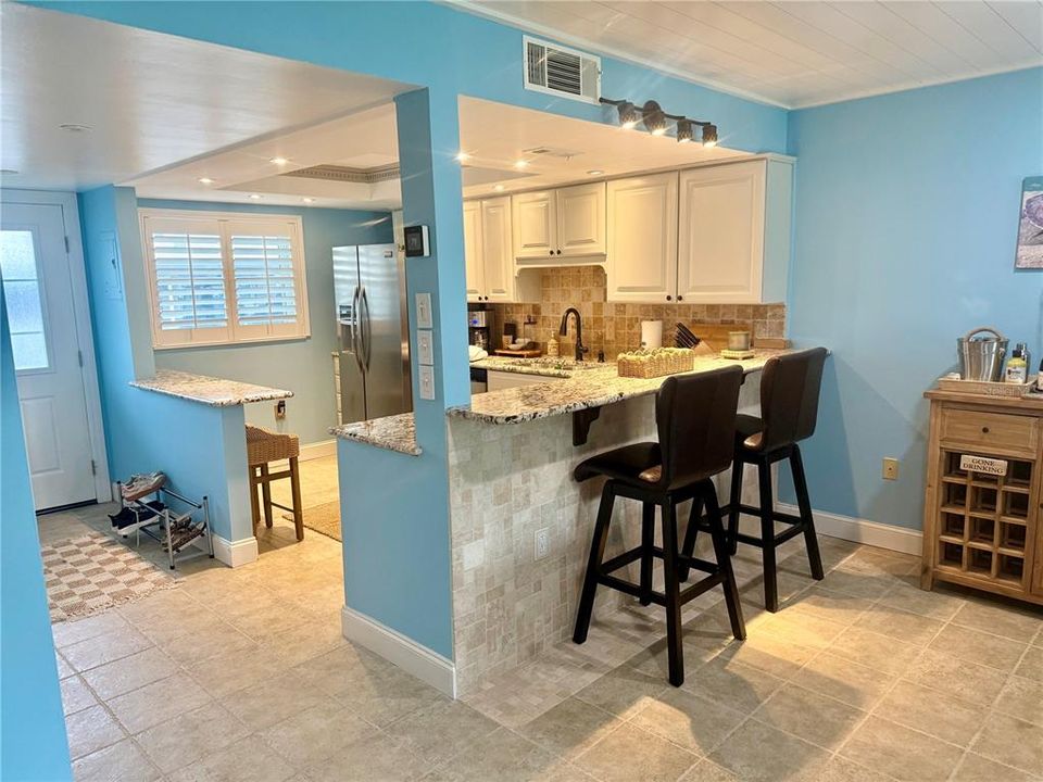 For Rent: $3,000 (2 beds, 2 baths, 958 Square Feet)