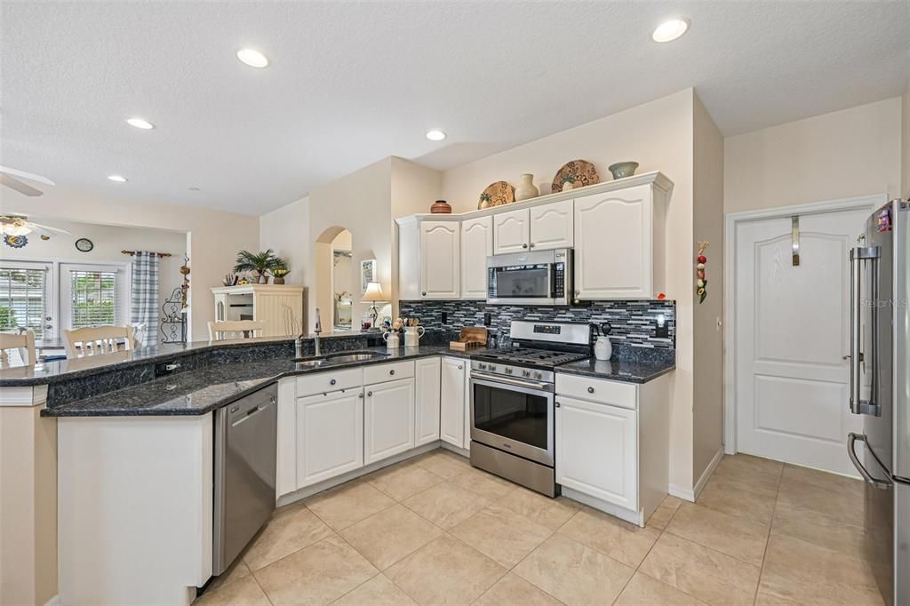 For Sale: $239,900 (3 beds, 2 baths, 1429 Square Feet)