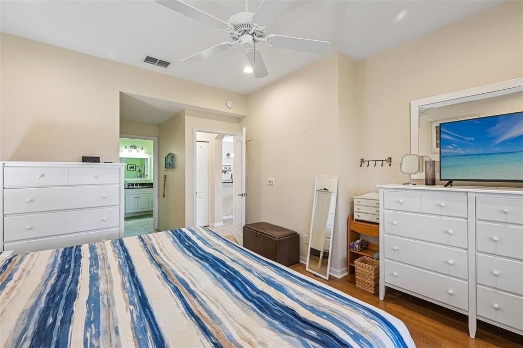 For Sale: $239,900 (3 beds, 2 baths, 1429 Square Feet)