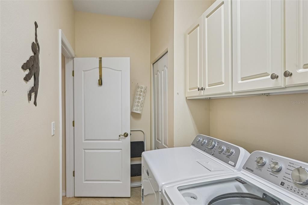 For Sale: $239,900 (3 beds, 2 baths, 1429 Square Feet)