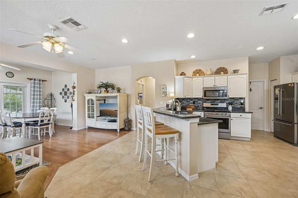 For Sale: $239,900 (3 beds, 2 baths, 1429 Square Feet)