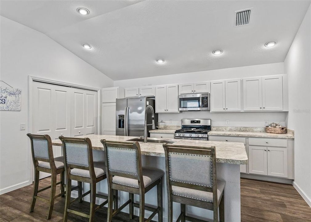 For Sale: $339,000 (3 beds, 2 baths, 1426 Square Feet)